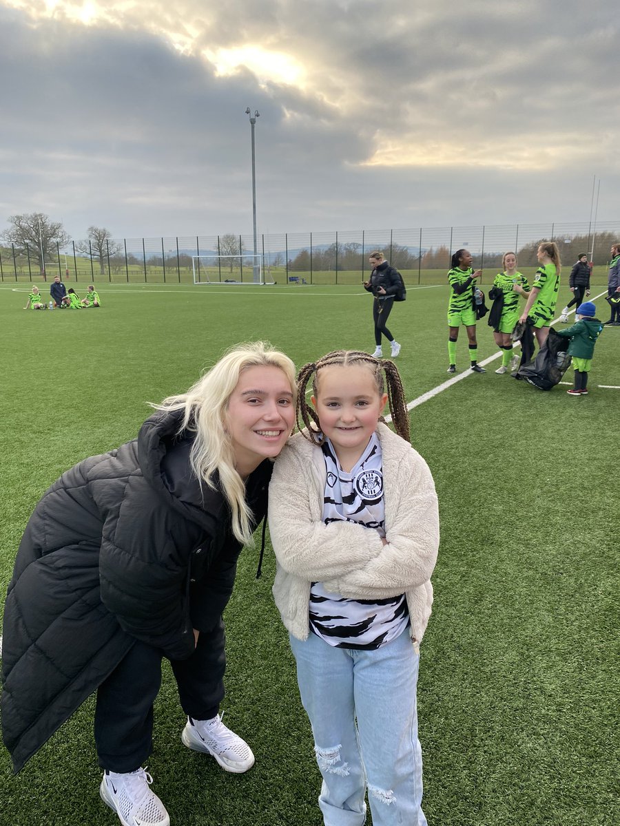 rach_twinning's tweet image. Marf loving life with @FGRFC_Women this afternoon! Another big 3 points on the board! #herteam #marthasbesties #WeAreFGR