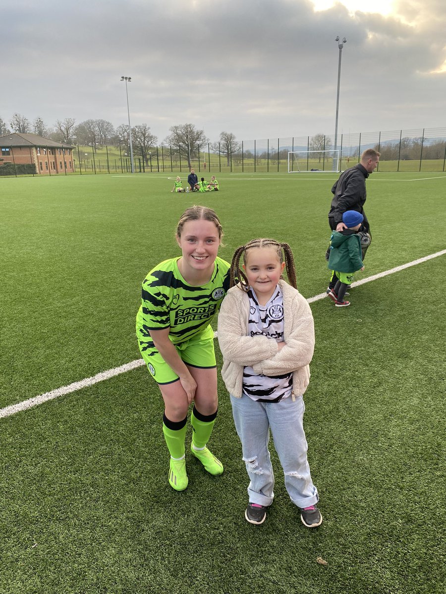 rach_twinning's tweet image. Marf loving life with @FGRFC_Women this afternoon! Another big 3 points on the board! #herteam #marthasbesties #WeAreFGR