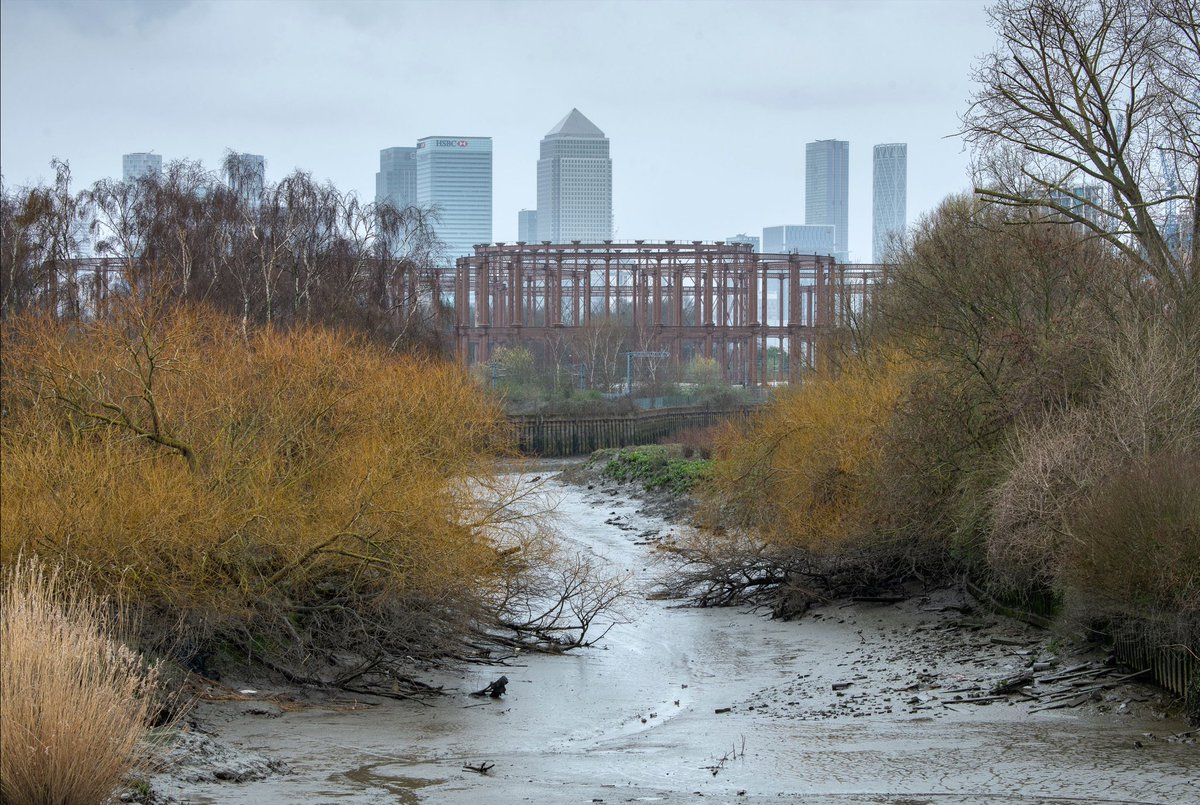 The odd and ancient atmosphere of the relatively little known Channelsea River with the magnificent 7 listed Gasholders of Bromley-by-Bow and Canary Wharf beyond. Seen here in 2021. Image Chris Redgrave ©️Historic England Archive.

historicengland.org.uk/listing/the-li…