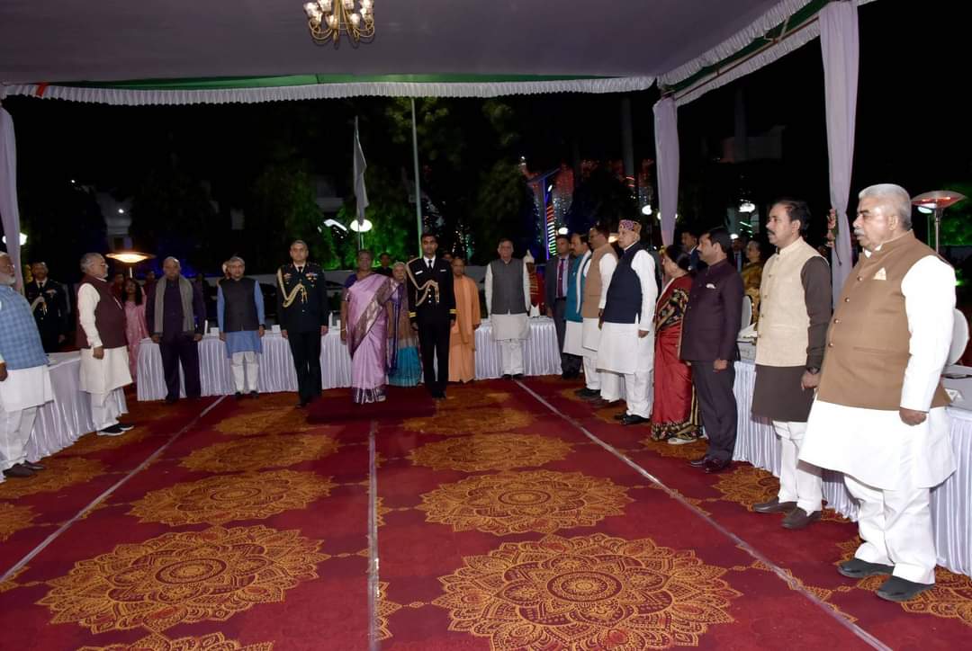 आज राजभवन, लखनऊ में मा. राज्यपाल श्रीमती आनंदीबेन पटेल जी द्वारा मा. राष्ट्रपति श्रीमती द्रौपदी मुर्मु जी के सम्मान में आयोजित रात्रिभोज में सम्मिलित हुआ।

#Bharatiya_Janata_Party  #BJP #Uttar #Pradesh_MYogiAdityanath #Bhupendra_Singh #Dharampal_Singh_Swatantra #Dev_Singh #Sakshi