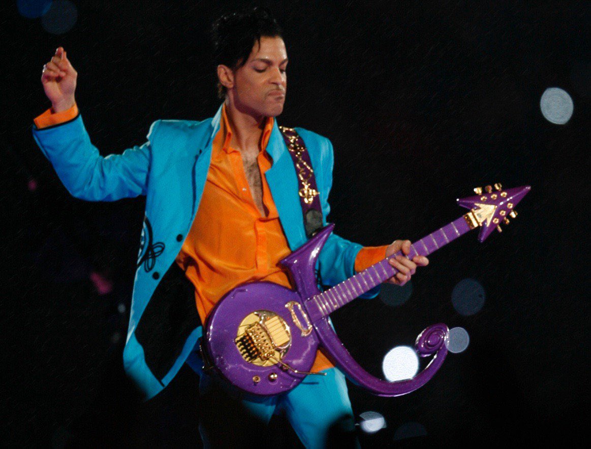 BeschlossDC's tweet photo. Prince at Super Bowl halftime 2007: https://t.co/n69dwS30V3
