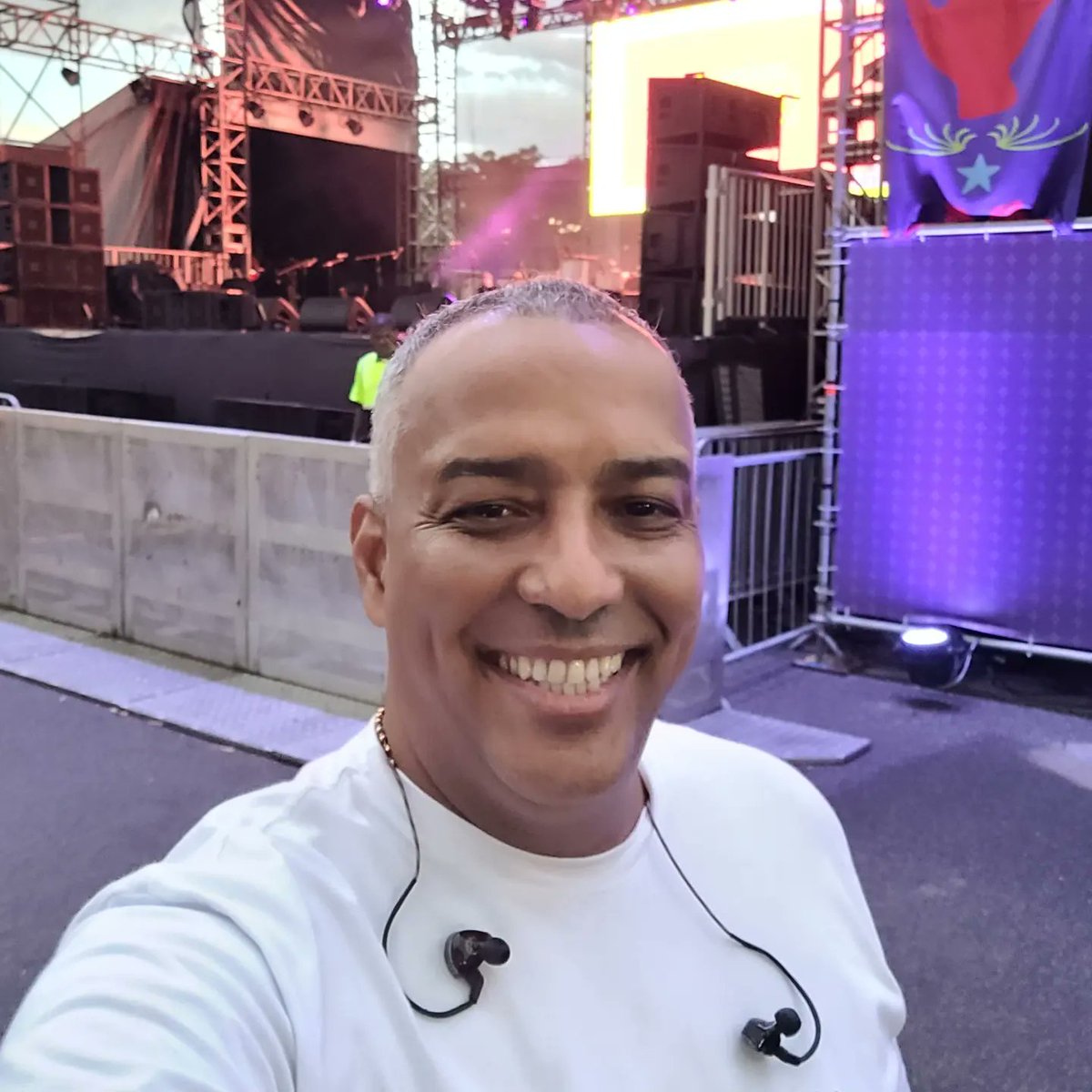 Leonardo_Acioly's tweet image. De nada adianta ter sonhos, se você não se empenhar em torná-lo real! Vambora pra cima 🚀
°•°•°•°•°•°•°•°•°•°•°•°•
#semteamar #verdadeiroamor #sambaderaiz #sambaéarte #sambaécultura