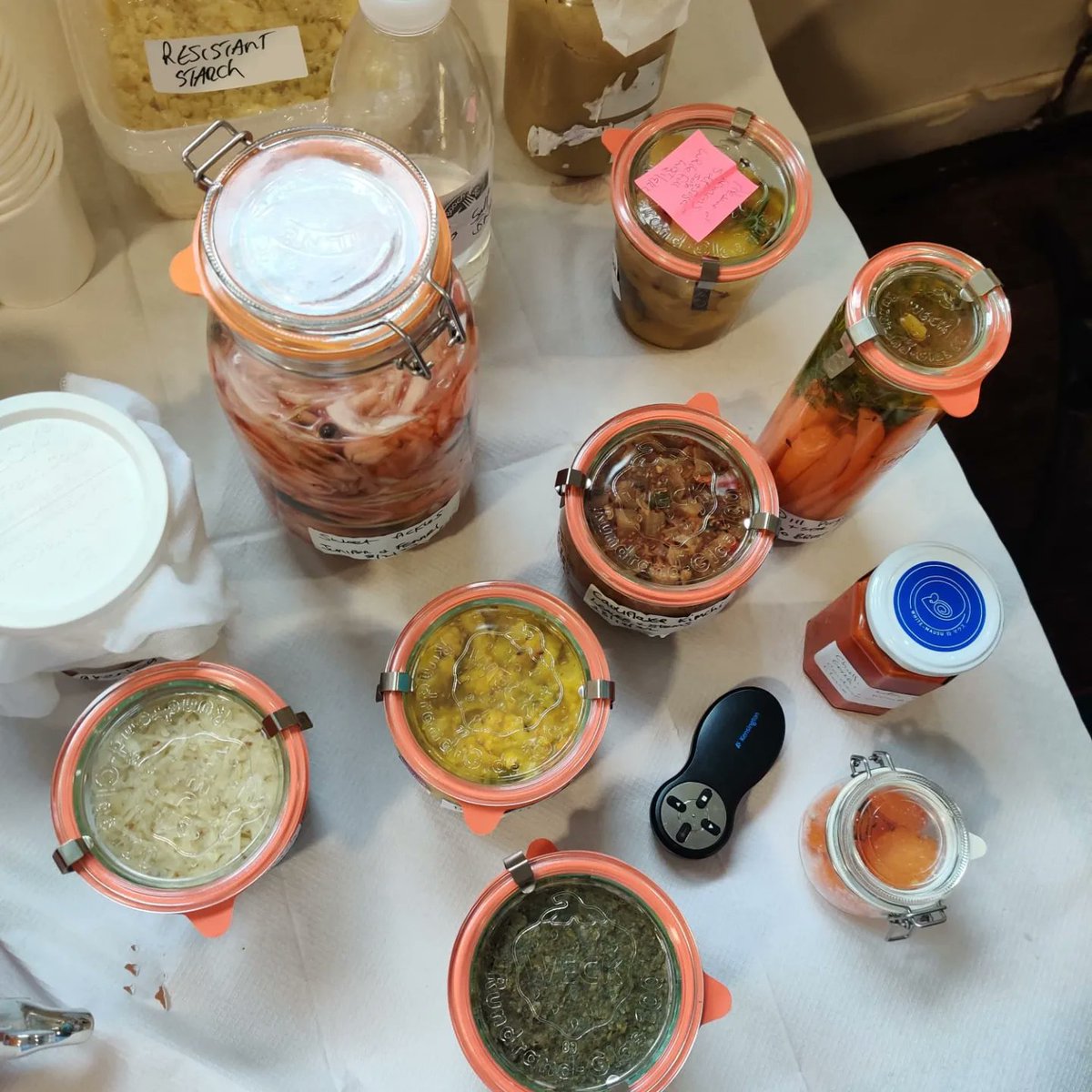 BiaBooch's tweet image. BIG thank you to all the lovely people I met at our fermentation workshop yesterday.. Phew! We Booched the day away! 💚💚🙏🙏.... #buildingcommunity #flavourfirst #feedyoursoul #feedyourgut #fermentedfoods #alwayslearning