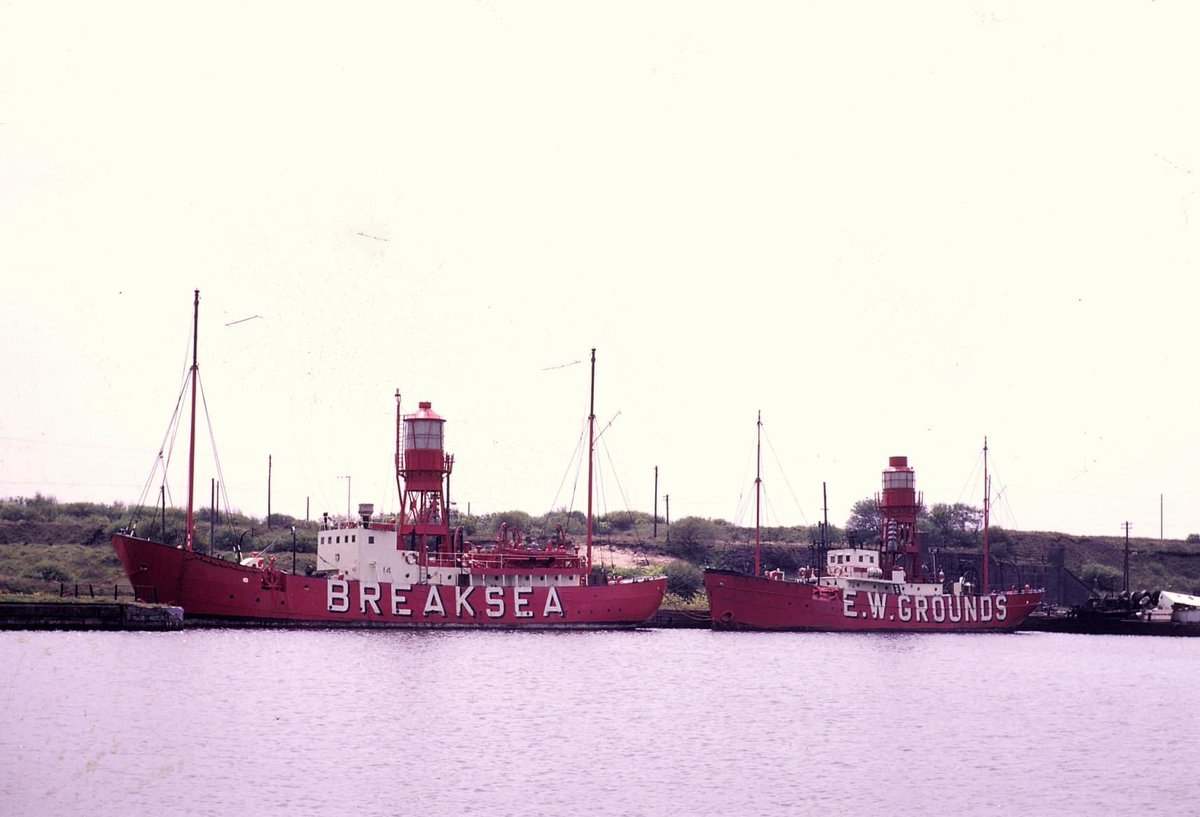 50 years ago LV72  serving on the E.W.Grounds was brought into Swansea docks to be retired out of service, and put up for sale, she would remain there untill May 1973 when having been sold for scrap she was towed the short distance over to the River Neath #lv72 #lv72juno #neath