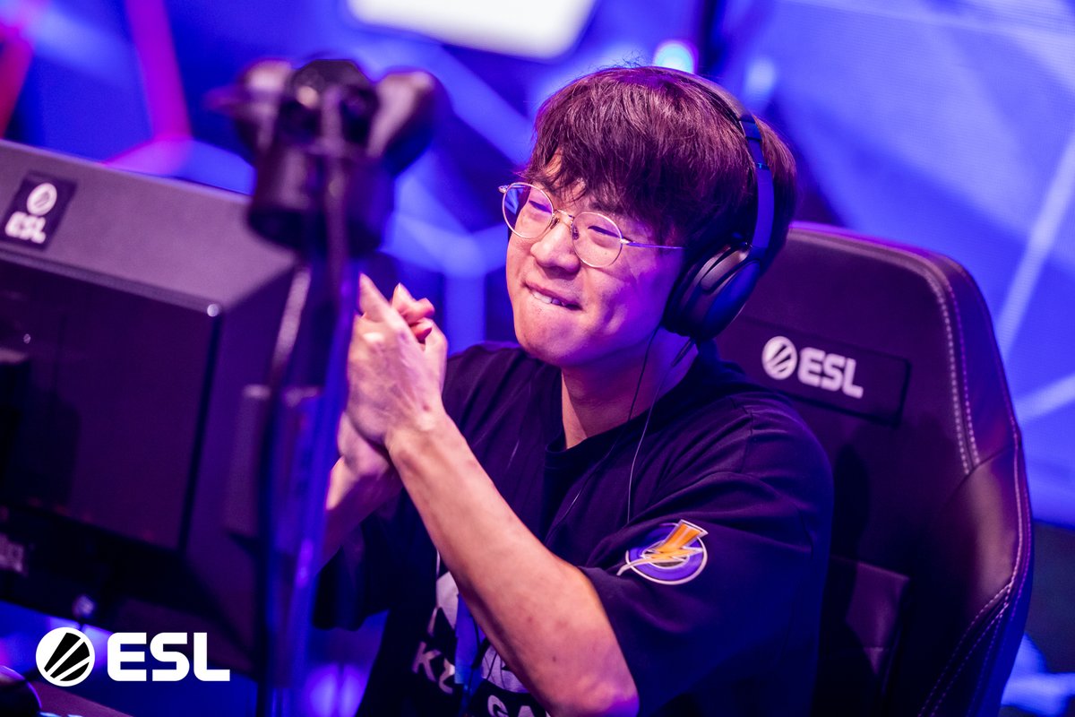 ESL StarCraft II tweet media