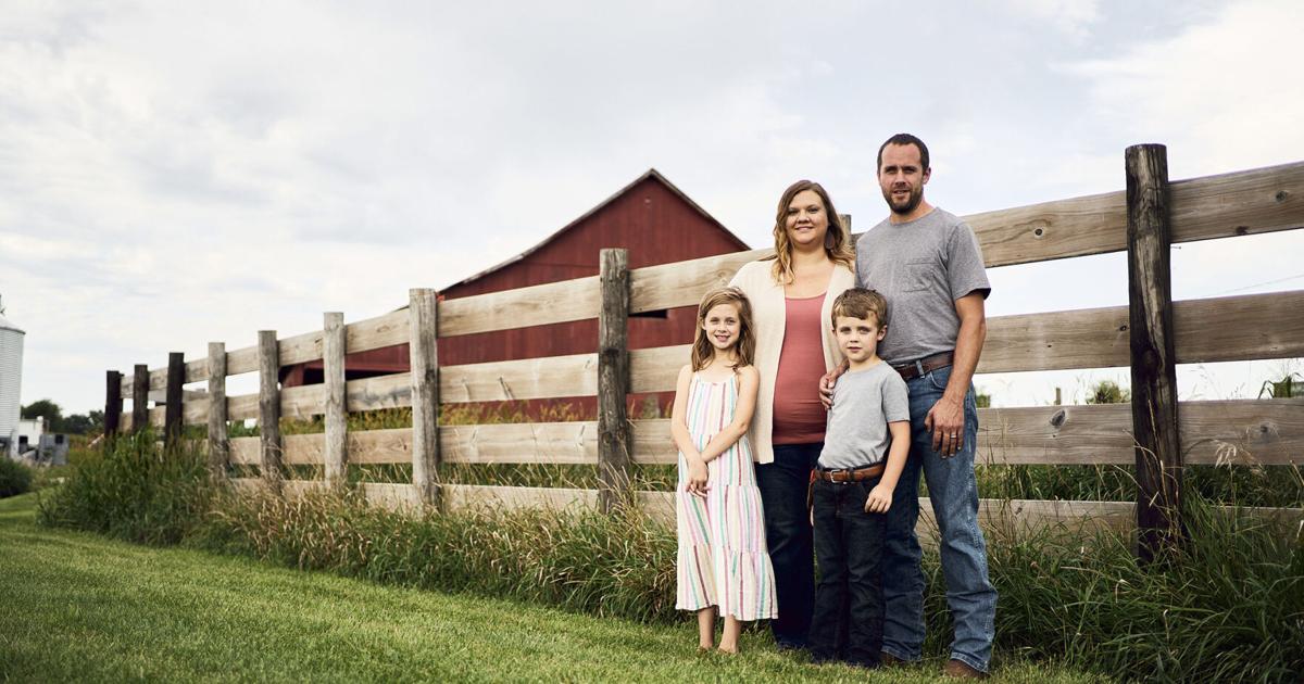 ILFarmBureau's tweet image. Ready to watch the #SuperBowl this evening? Keep an eye out during the first half of the game for an Illinois Farm Families commercial featuring some familiar faces in Illinois ag!
bit.ly/3JcL9zF 
#WeAreThe96 #FarmersOfIllinois #YearOfTheFarmer