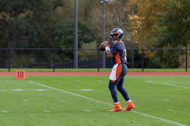 *Super Bowl Sunday* Kicking off at 11:30pm tonight, we will see the Kansas City Chiefs take on the Philadelphia Eagles. Harrow School welcomed the Denver Broncos NFL team in October, ahead of their game at Wembley Stadium in London. Good Luck to both NFL teams tonight! 😀