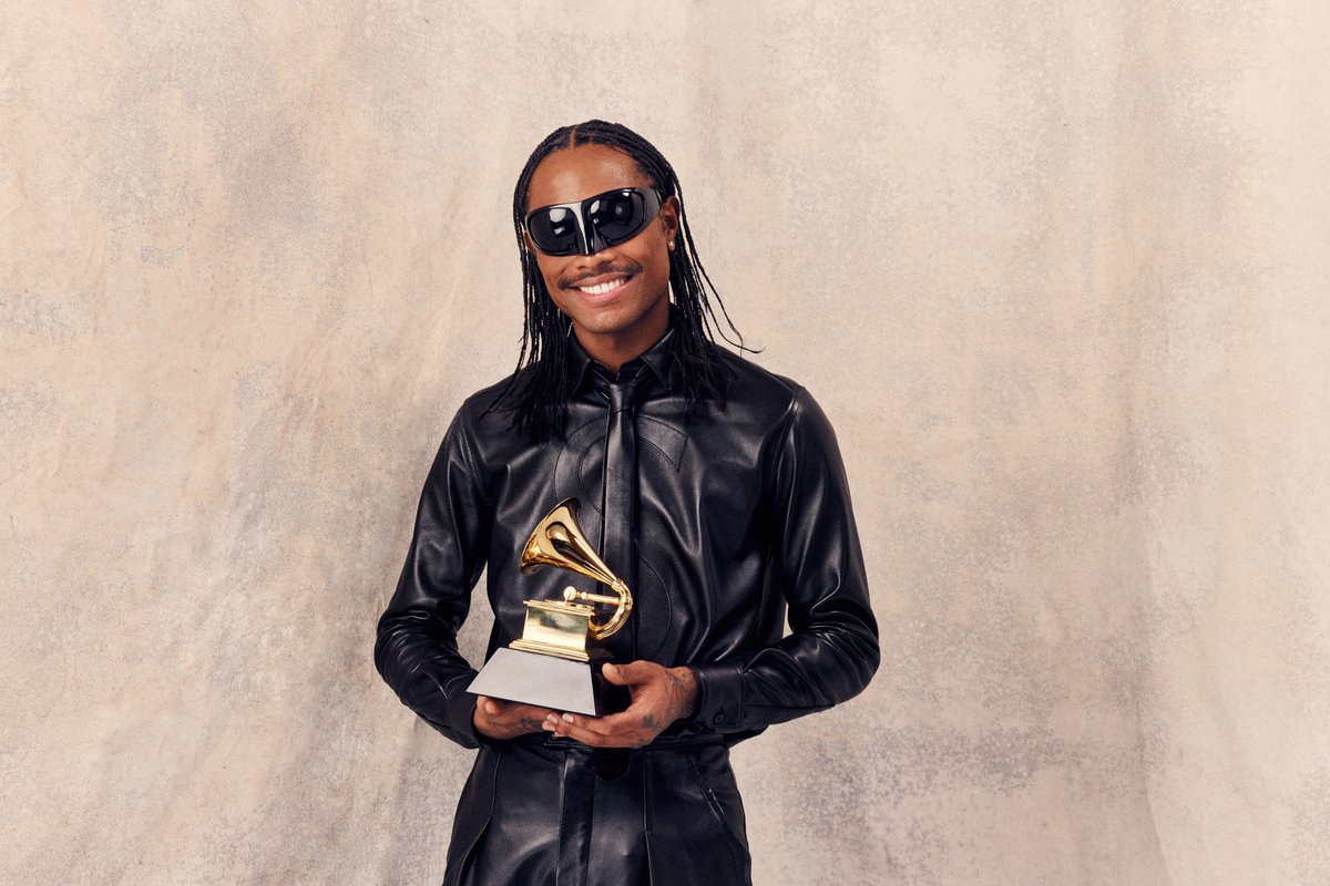 #SteveLacy became a first time GRAMMY winner at the 65th #GRAMMYs. ♊ 

The "Bad Habit" singer took home the Best Progressive R&amp;B Album GRAMMY for his album 'Gemini Rights.'

📸: <a href="/BenjoArwas/">Benjo Arwas</a> / <a href="/GettyImages/">Getty Images</a>