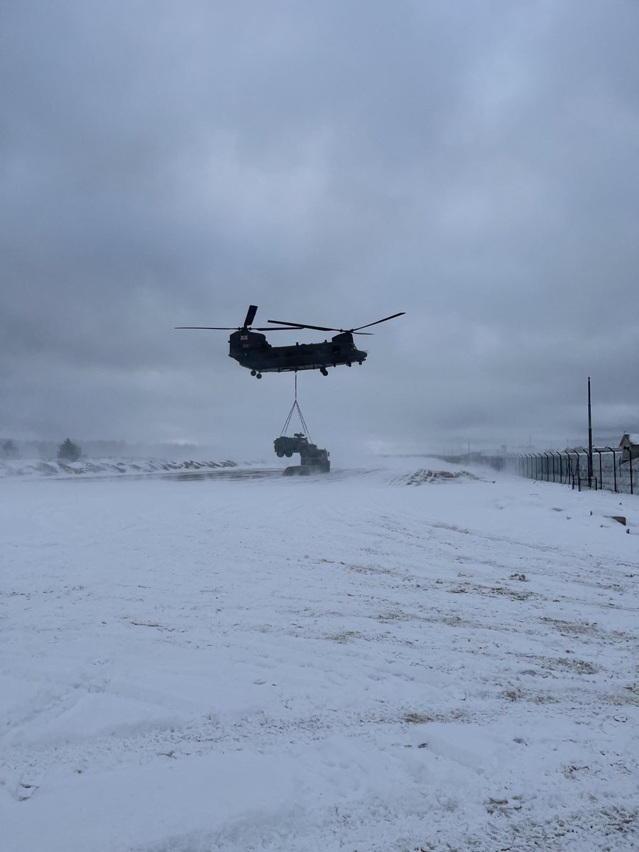 OC_19_Tanks's tweet photo. The Carmen’s Troop in Estonia have been working closely with our @RoyalAirForce colleagues. 🚁 🛻 🇪🇪 

#TankTransporter #wolfpack #WeAreTheRLC 

@27RegimentRLC @101_Log_Bde @UKArmyLogistics @RLCCorpsSM @Carmen_Company https://t.co/r0qArXO4ky