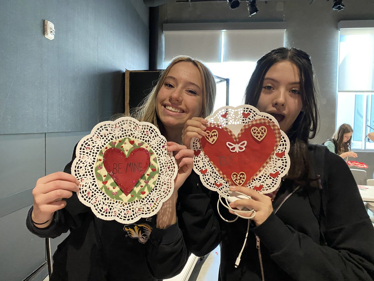 NKCHS_WEC's tweet photo. some of the ADORABLE valentines from our craft day! Our next meeting is march 14! https://t.co/anTHLRYnwm
