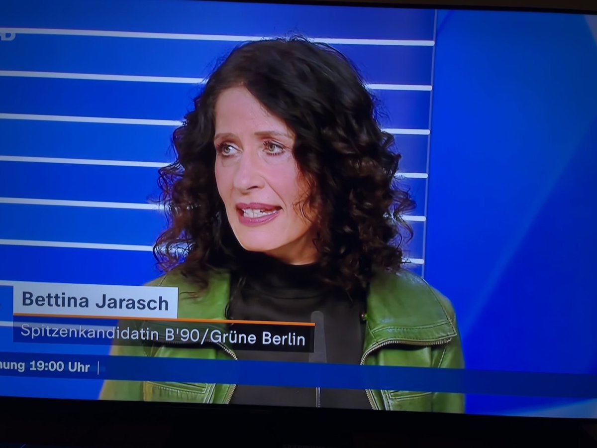 Interessante Farbwahl bei der Spitzenkandidatin der Grünen #berlin #berlinwahl #cdu #diegrünen #spd