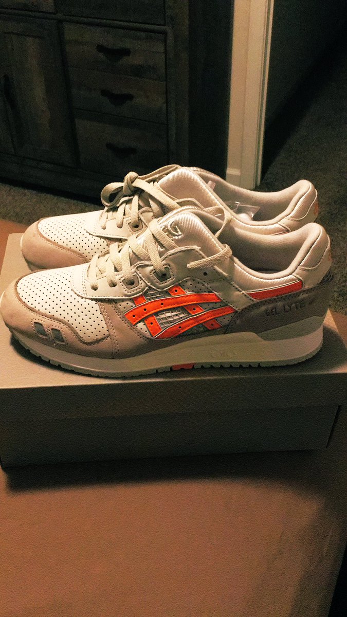 g_rubiCooper's tweet photo. @SellKicksSunday Ronnie Fieg Asics Gel Lyte 07 Remastered $300 obo #size10M size 10 mens https://t.co/Ml57dI1keh