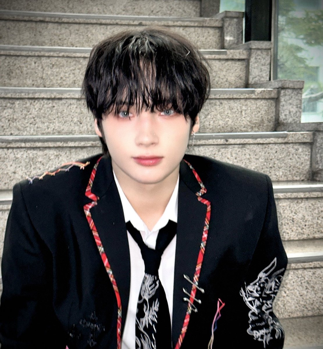 oh, whatcha doing? 🪟

#채원 #CHAEWON #휴닝카이 #HUENINGKAI