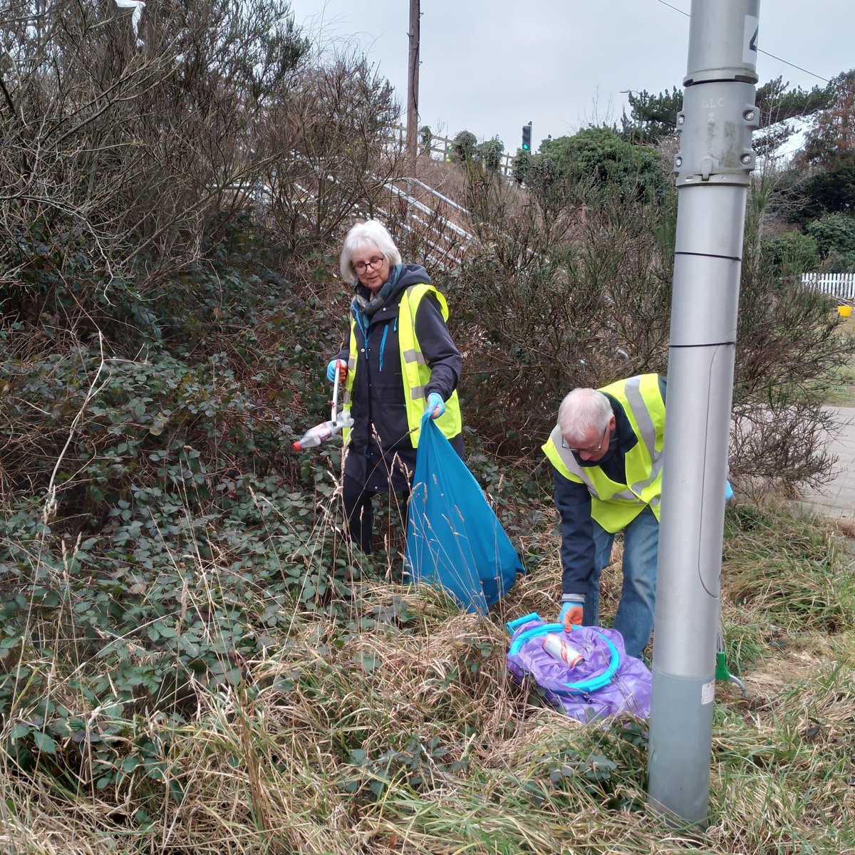 FriendsRubbish's tweet photo. Thank you so much to the 16 adults and 7 children who helped litter pick today! We collected 12 bags of recycling and 16 bags of rubbish 👍🏻 https://t.co/FvPI3cUebg