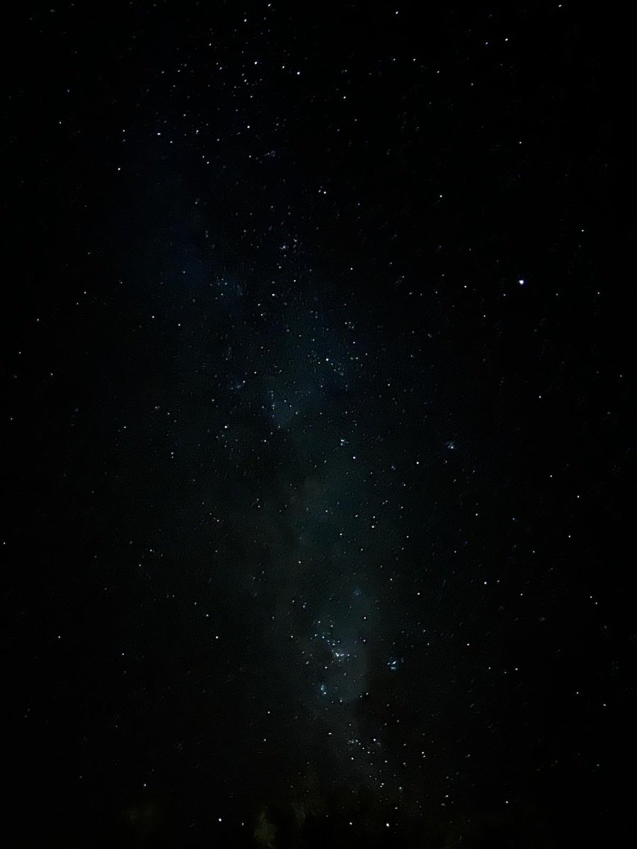 WilMochileando's tweet photo. ¡Buenas noches Namibia 🇳🇦! Los cielos de África son los más hermosos del Planeta. También sus atardeceres y sus amaneceres. 🖤 https://t.co/CBCgqSdp8U