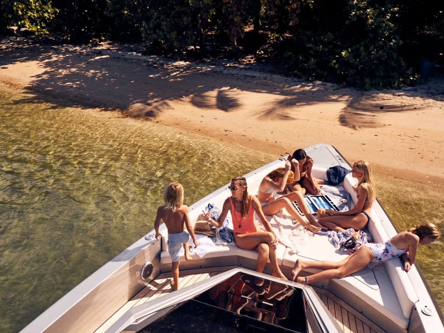Picture cruising into an afternoon where quality time with the family in our coastal city of is full of possibilities. Let our #FSFortLauderdale Concierge arrange a day of boat life discovery and waterside play.