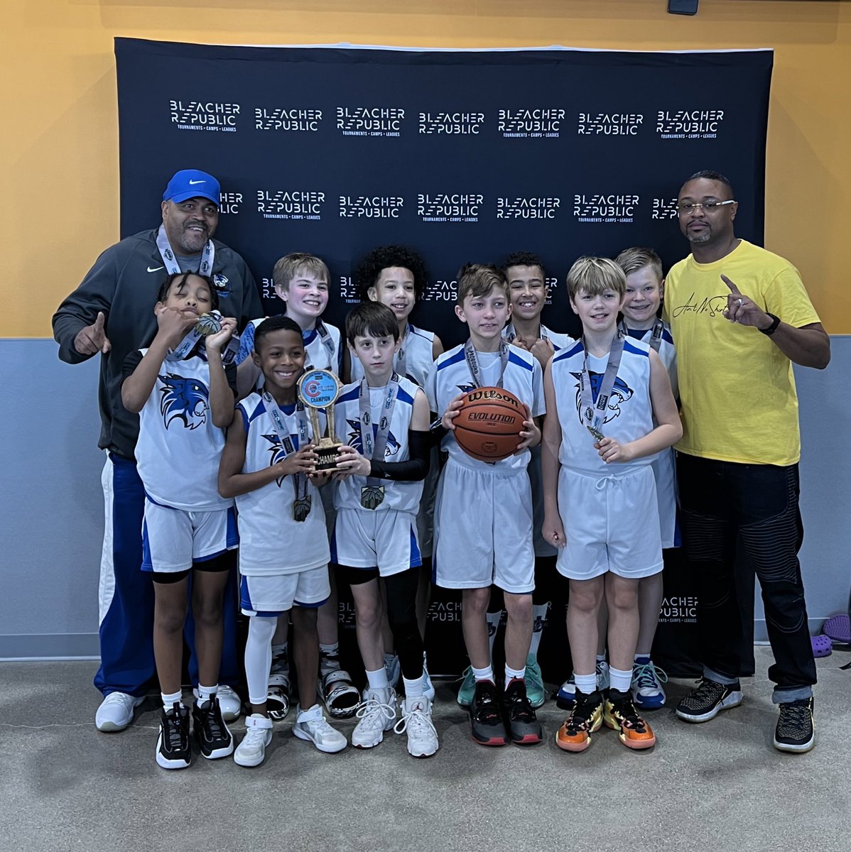 LizWeinandy's tweet photo. Congrats 4th grade @DavidsonYouth basketball (blue) on their championship! https://t.co/gvJsFLlS9h