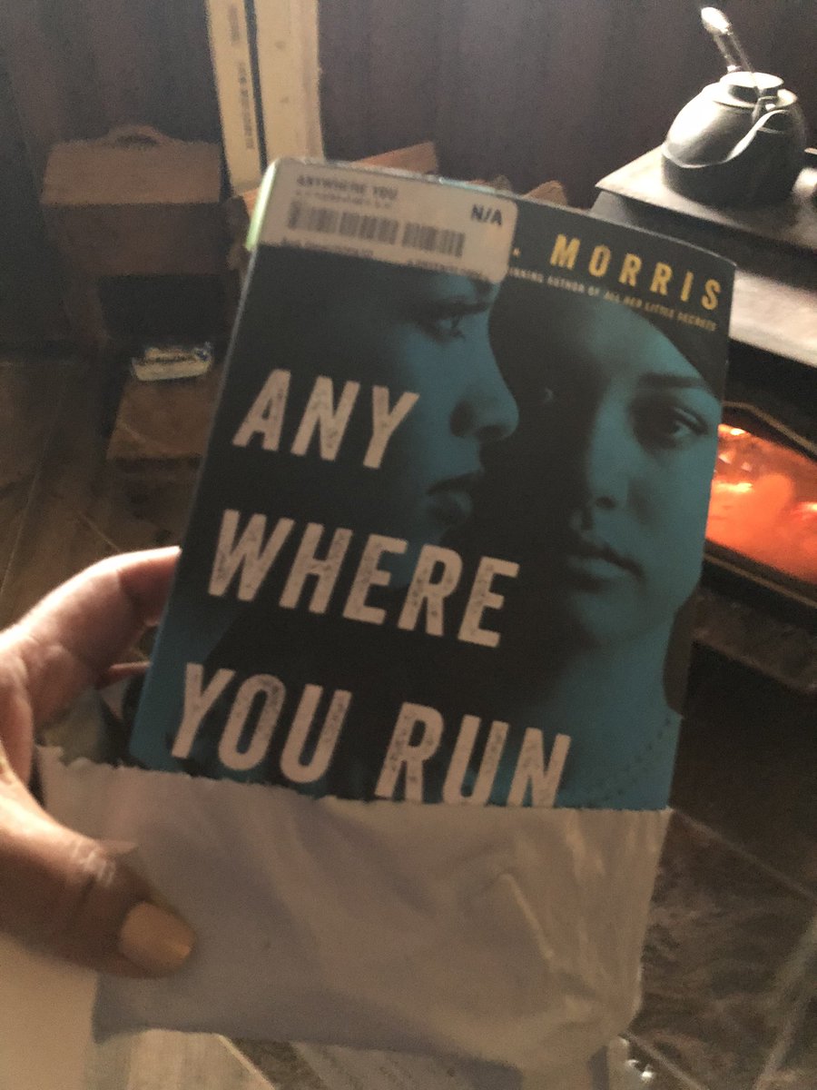 CascadeESMedCtr's tweet photo. It’s @SuperBowl Sunday…… but it’s reaalllllly #SuperRead Sunday for a book lover who has not had time to read!! Thanks @WandaMo14 ! I’m so excited to get this beautiful book! @APSMediaServ ….. Yess! I’m logging minutes @zoobeanreads #BookJoy https://t.co/EVuCdZWSp1