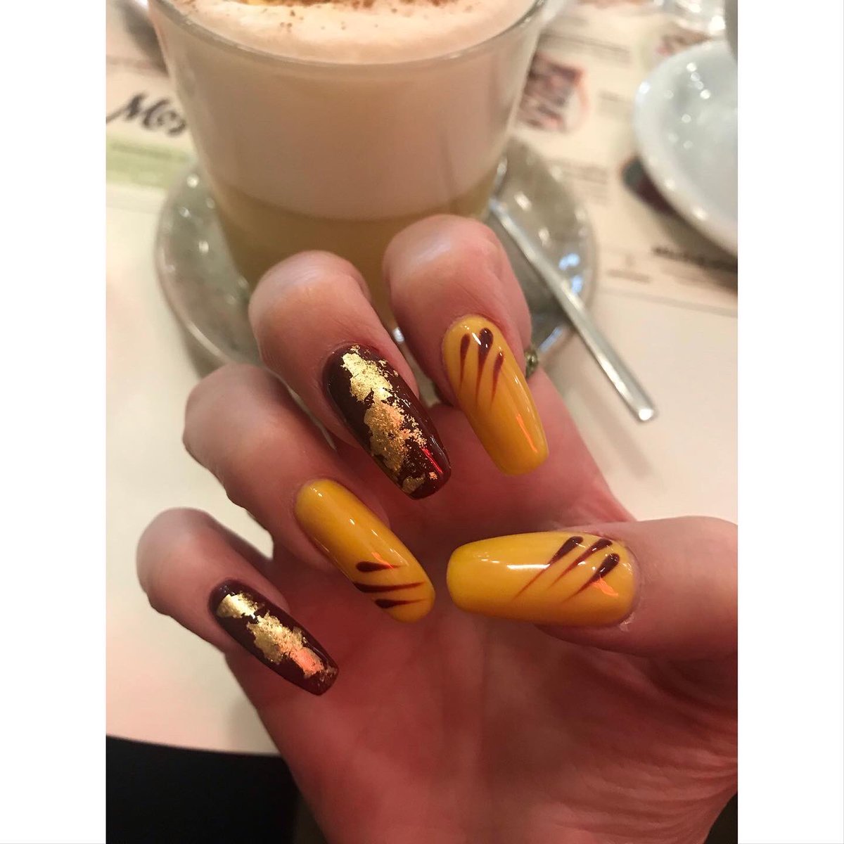 #nails #gelnails #manicure #nailideas #gelnailideas #gelnailinspo #nailinspo #manicureideas #manicureinspo #lifeofmeshty #meshtysgelnails #gold #brown #yellow #nailsoftwitter #manicureoftwitter #gelnailsoftwitter #yellowmanicure #brownmanicure 
🐻🍯🍫🐝