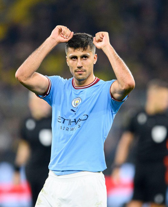 🇪🇸 Rodri's stats against Aston Villa:

Shots on target: 2
Key Passes: 4
Pass accuracy: 91%
Accurate long balls: 4
Accurate through balls: 1
Aerial duels won: 5
Toches: 112
Tackles won: 1
Clearances: 1
Interceptions: 1
Goals: 1

#MCIAVL