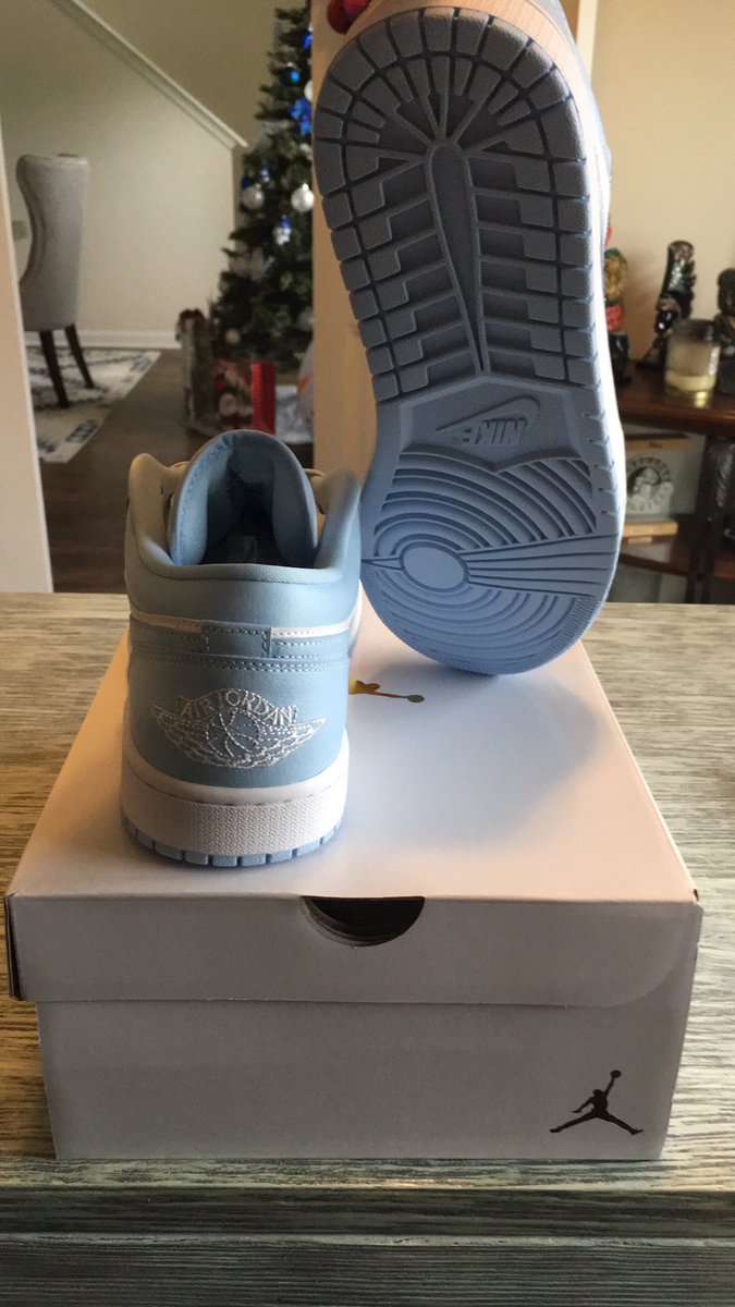 g_rubiCooper's tweet photo. @SellKicksSunday Jordan 1 Low Aluminum 11.5 Womens/10 Mens #size10M $170 shipped https://t.co/Dqy1iAcuRY