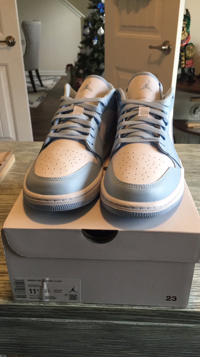 g_rubiCooper's tweet photo. @SellKicksSunday Jordan 1 Low Aluminum 11.5 Womens/10 Mens #size10M $170 shipped https://t.co/Dqy1iAcuRY