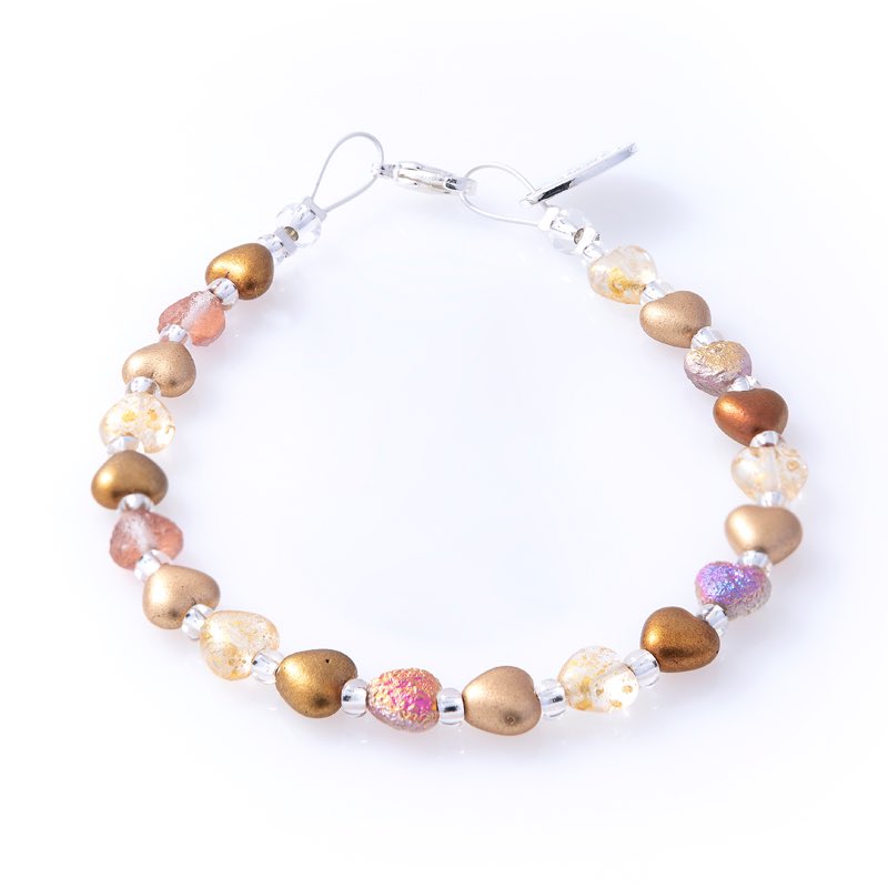 Introducing my NEW recycled glass heart collection ♻️. Called Calon (meaning heart in Welsh) ♥️ these beads are made from 100% recycled glass and are available in two gorgeous colour-ways 💕

carrieelspeth.co.uk/product-page/c…