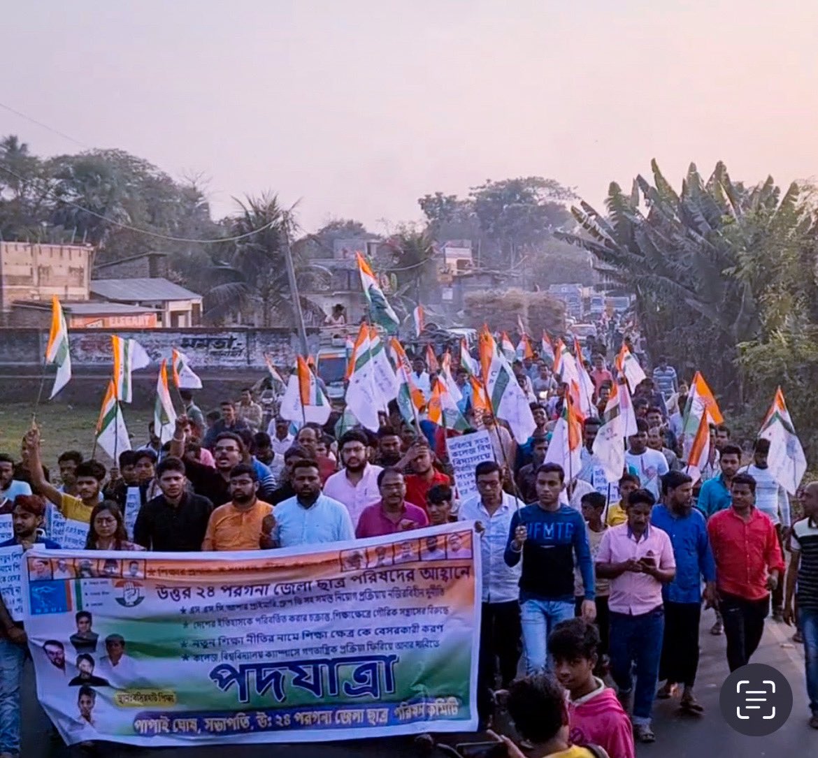 RoshanLalBittu's tweet photo. महँगी शिक्षा, केंद्रीय और राज्य विश्वविद्यालयों में फीस वृद्धि, बंगाल में व्यापक शिक्षा भ्रष्टाचार और बेरोजगारी के खिलाफ बशीरहाट, पश्चिम बंगाल में उत्तर 24 परगना जिला छात्र परिषद- @NSUI द्वारा आयोजित विशाल रोजगार मार्च में भाग लिया। https://t.co/WuZWvEKgdC