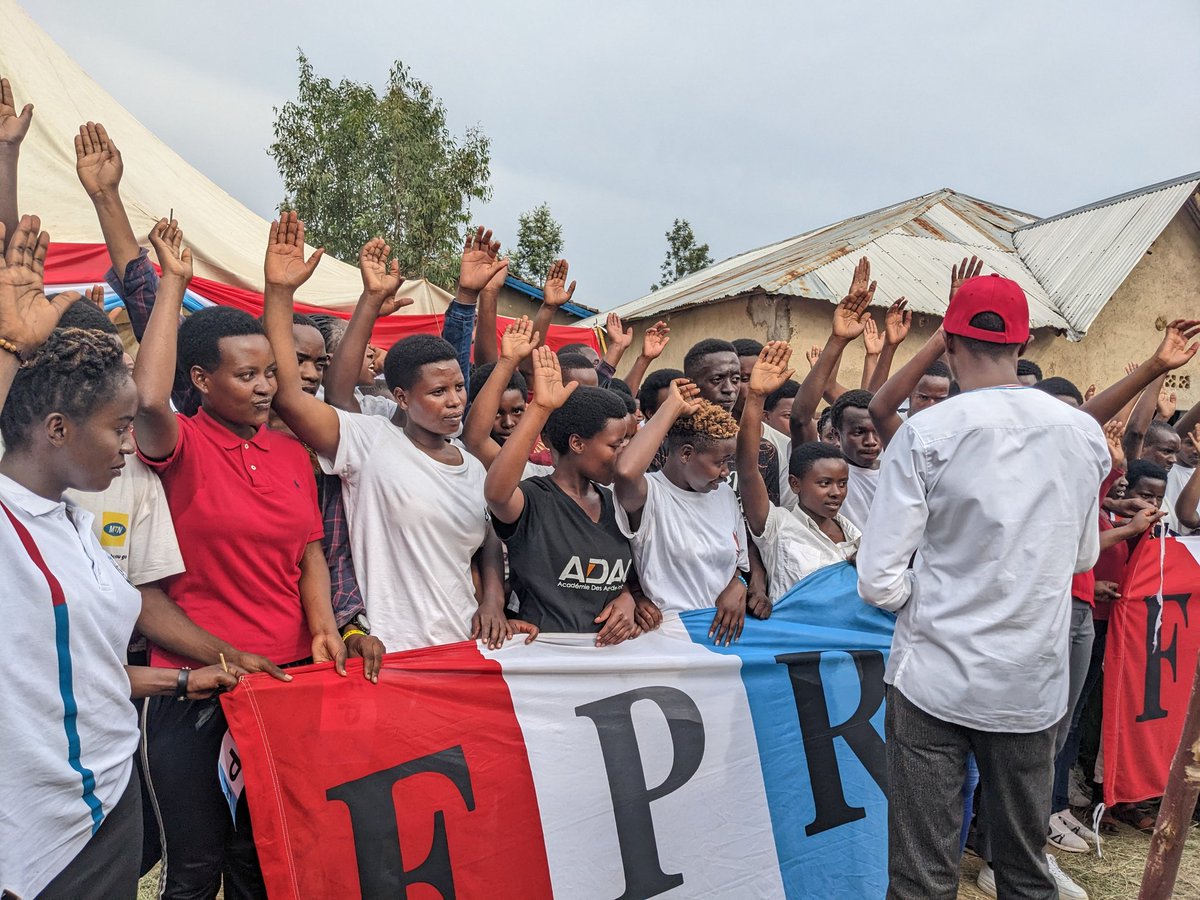 Muri uyu murenge wa #Cyanika kandi urubyiruko nabakuze basaga 112 bateye intambwe idasubira inyuma maze barahirira gufatanya n'abandi banyamuryango ba <a href="/rpfinkotanyi/">FPR-Inkotanyi</a> mu gukomeza kubaka uRwanda rushingiye ku bumwe, demokarasi n'amajyambere. Ibi kandi byabaye mu mirenge yose ya Nybe