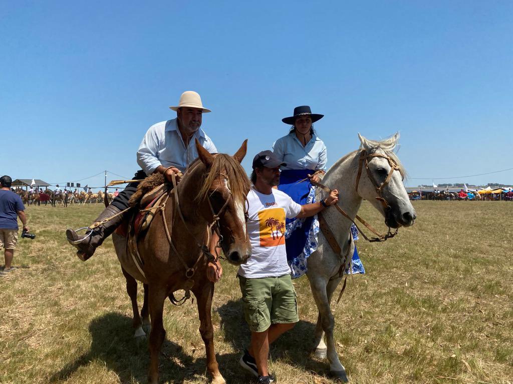 LuisLacallePou's tweet photo. Compartimos la jornada con vecinos de distintos pagos de nuestro país que se acercaron al Festival de Rotary que se realiza en la Represa de India Muerta, en el departamento de Rocha. https://t.co/cHTN8PJm38