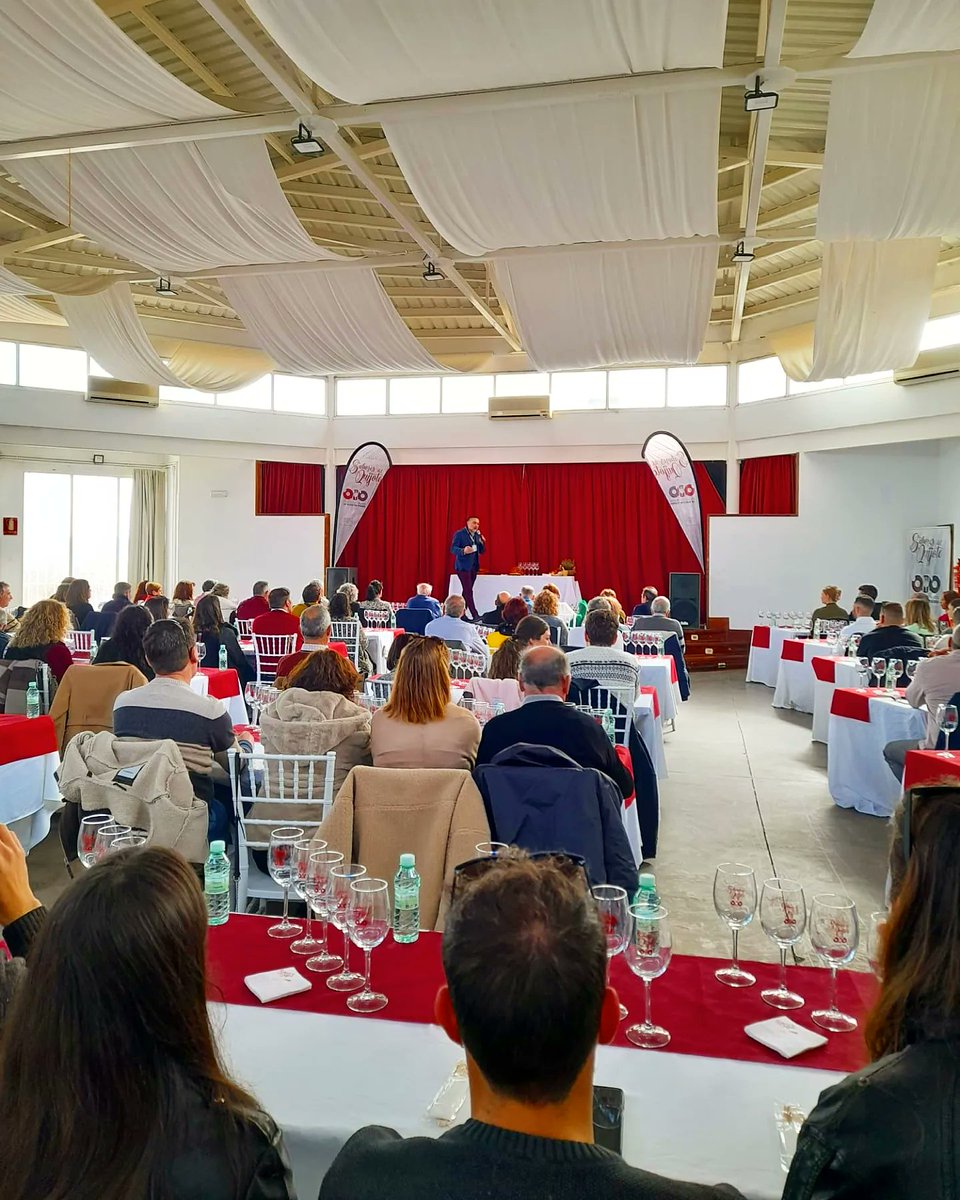 Sabores_quijote's tweet photo. 🥳 ¡Damos por finalizada la Cata Maridaje que se ha realizado hoy en Alcolea de Calatrava! ¡Ha sido todo un éxito!

😋 El equipo de sommeliers ha compartido su conocimiento y experiencia en el mundo del vino, haciendo que la experiencia fuers aún más enriquecedora. https://t.co/8XGLO5dCci