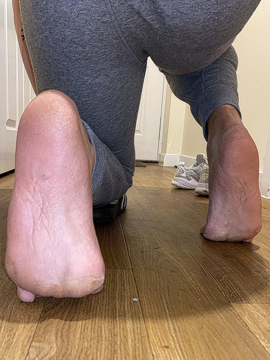 Alpha_Roughft's tweet photo. Some old ๐ธof @AlphaGodAlex !!
#alphagodalex #alpha #malefeet #findom https://t.co/NgSOgFPgHh