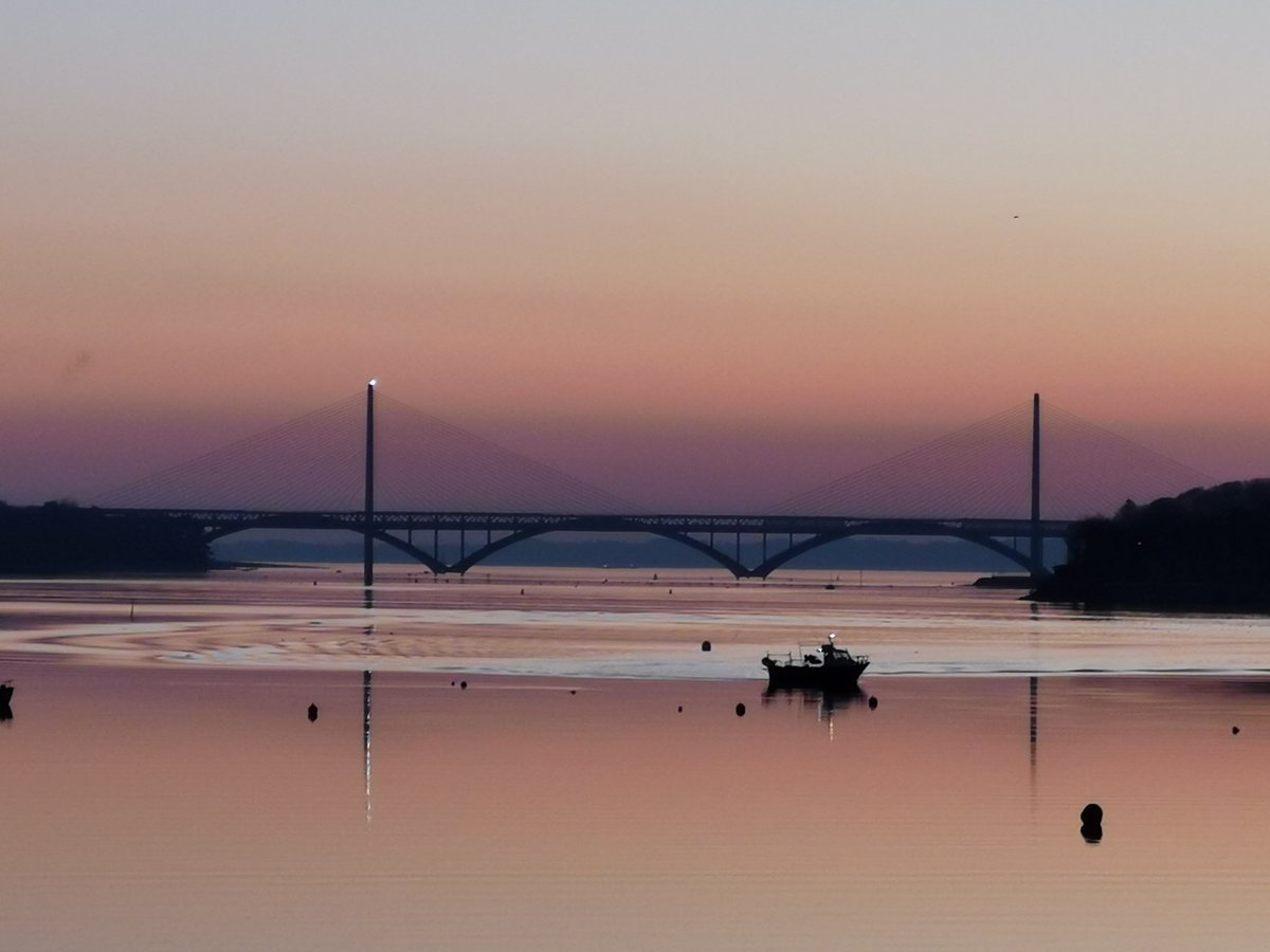 Retour de pêche sous un ciel rose qui embrase le coucher de soleil... 🌅😍
