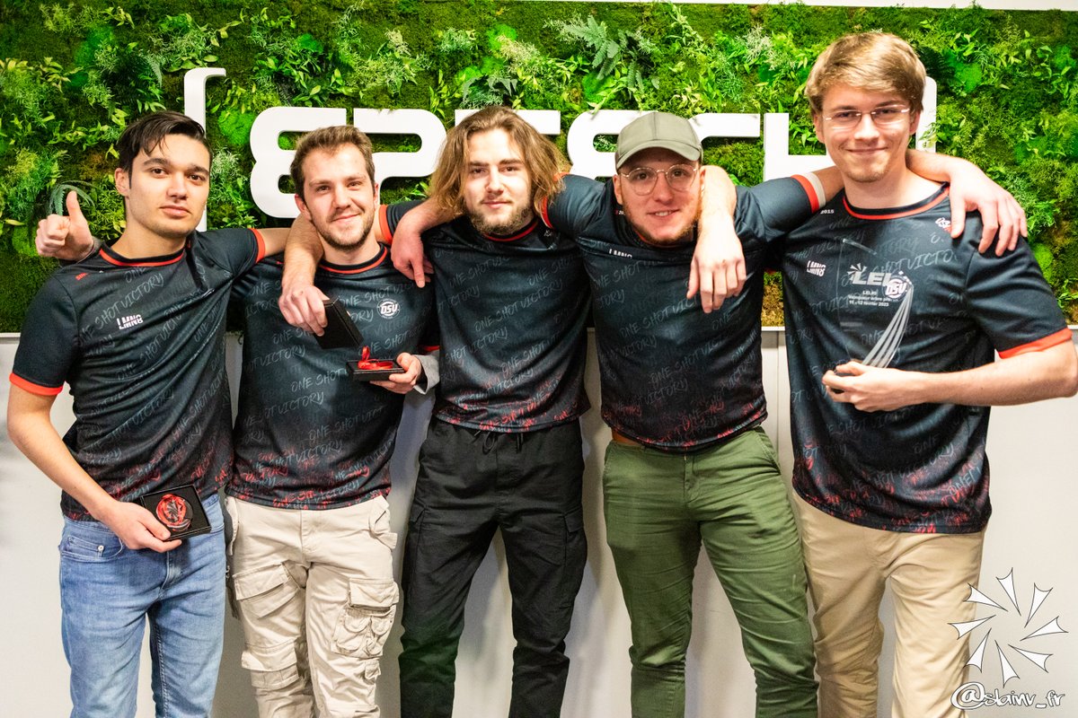 LEL_Lyon's tweet photo. Félicitations à nos grands gagnants @OservEsport qui ayant fini 1er de l'arbre Pro remporte le titre de gagnant de cette #LEL5 🏆 https://t.co/SKvkA40dvs