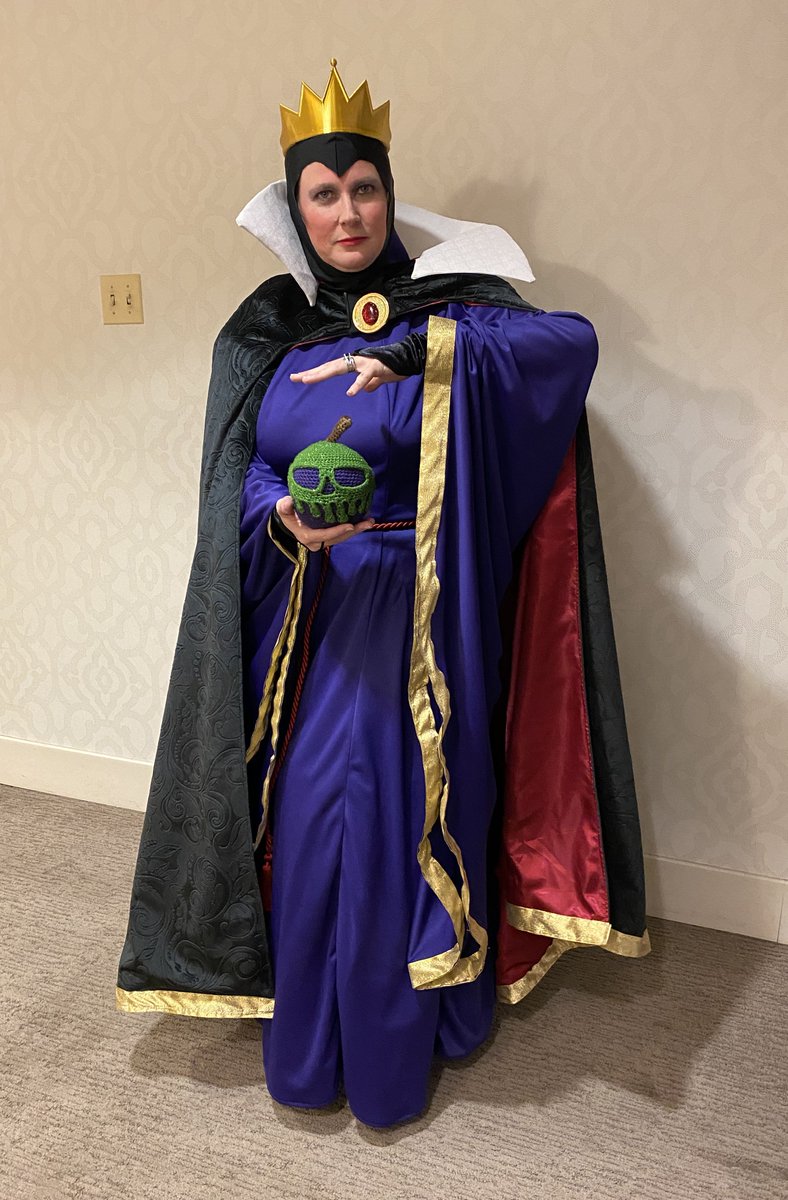 ThatBlairGuy's tweet photo. We most humbly thank her majesty for graciously allowing us this photo at #Farpoint2023.

w/ Dame Dahlia

#cosplay #disney #evilqueen
@farpointcon https://t.co/0JCyW4BxgJ