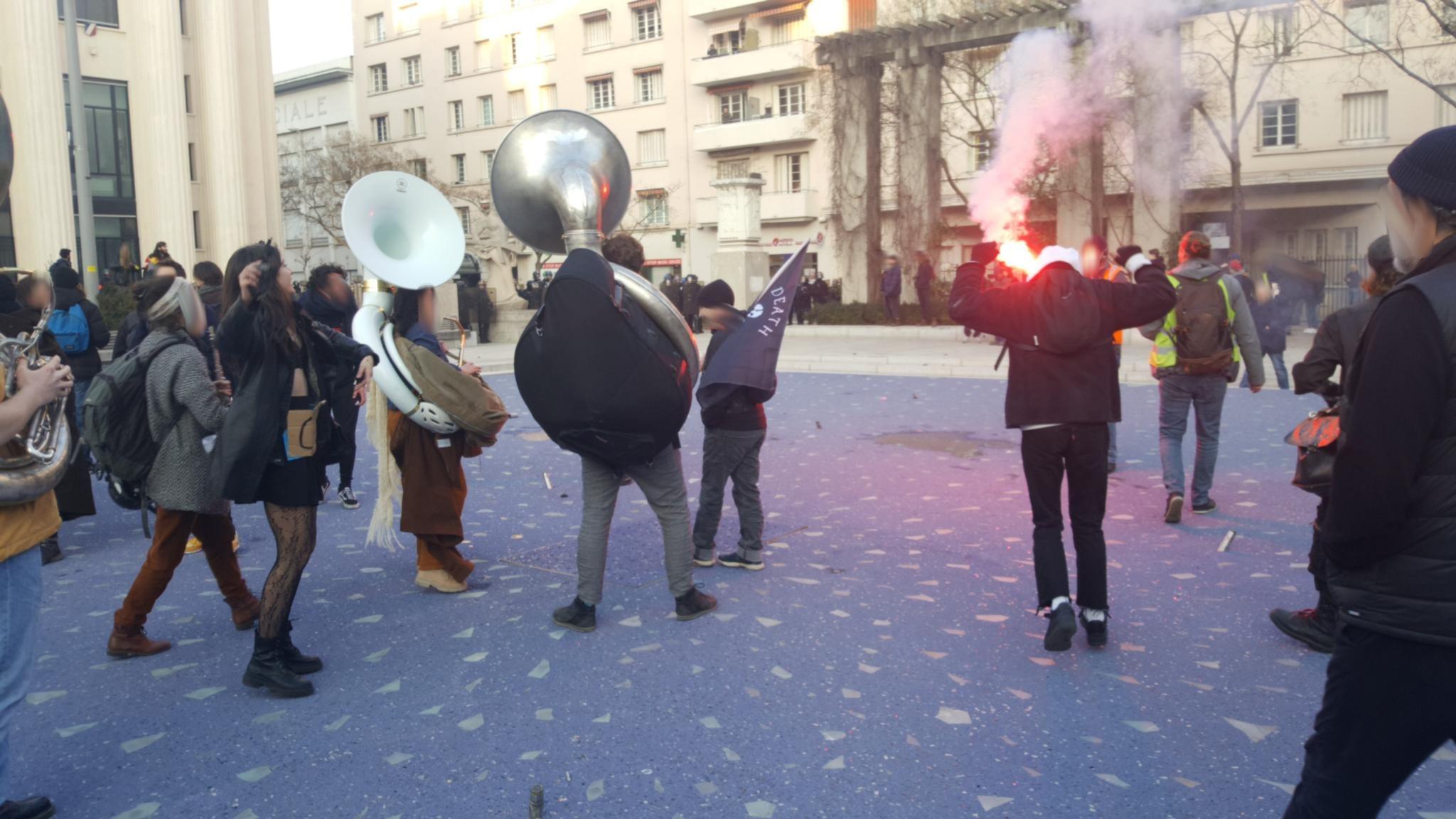 Marcel on Twitter "À Lyon, nos vaillants défenseurs de la loi étaient