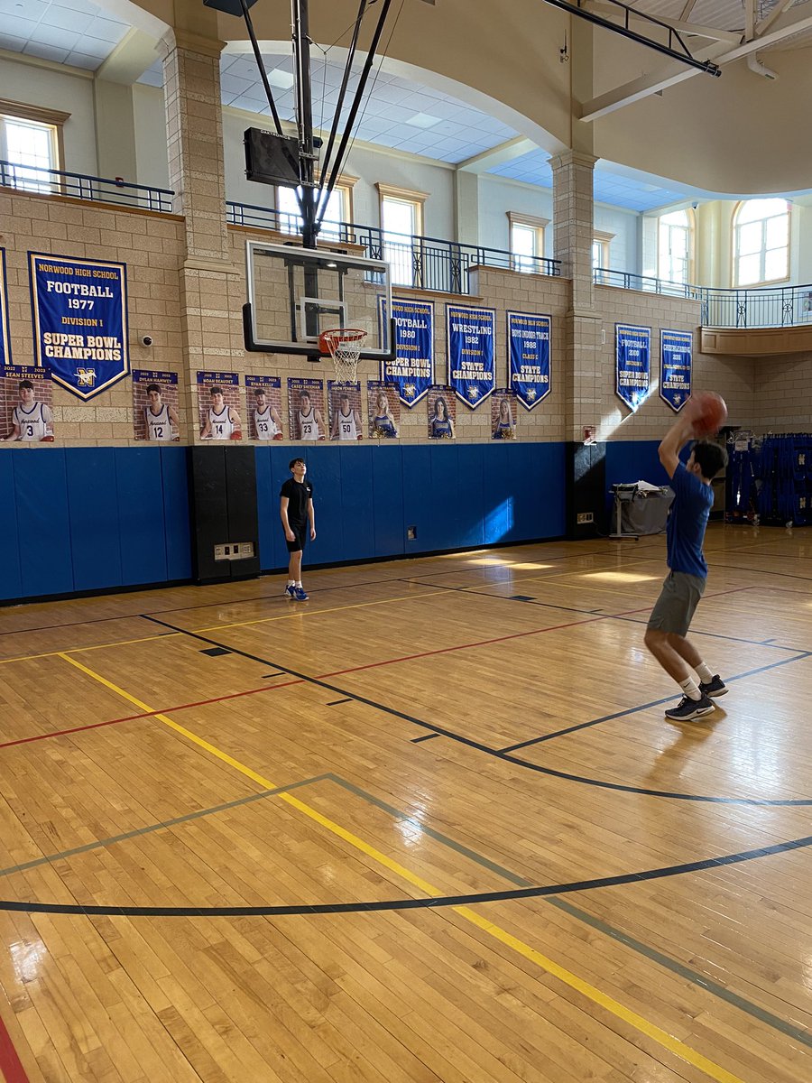 NorwoodBoysHoop's tweet photo. Brothers rebounding this morning for eachother! #presenttofuture https://t.co/27wDPq2aRZ