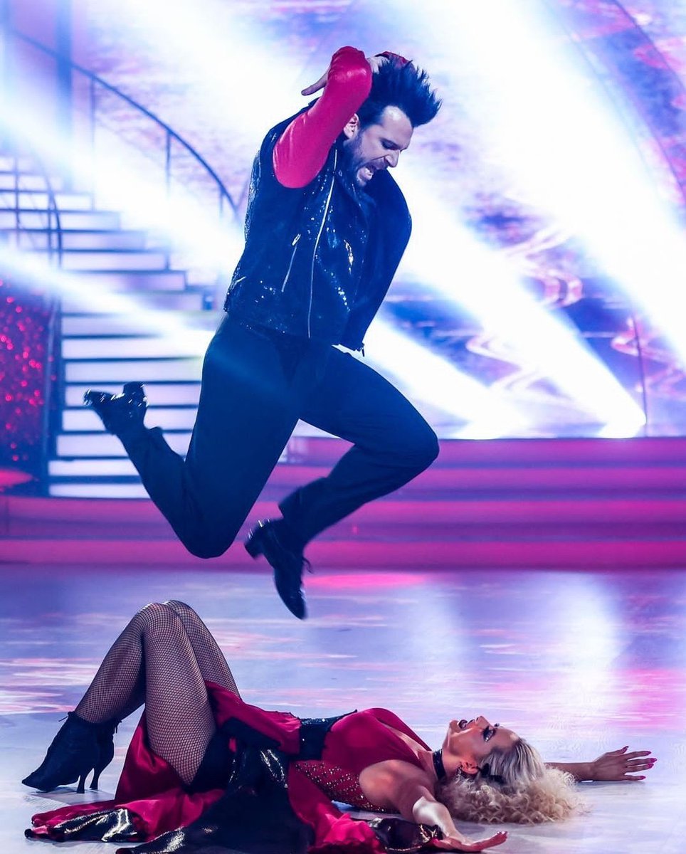 kevinmcgahern's tweet photo. That was class. Got to dance like a possessed lunatic to Smells like Teen Spirit on national tv #DWTSIRL https://t.co/aAlvosYF71