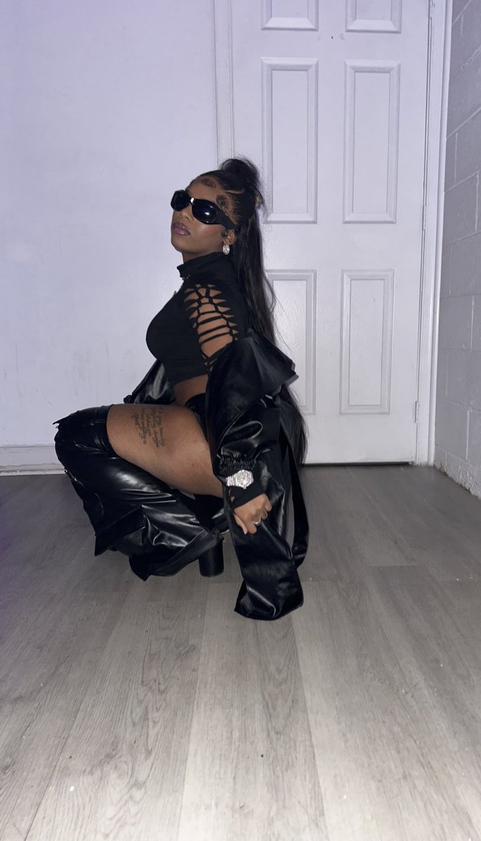 kalynnganielle's tweet image. I would say period, but im not done yet 😈