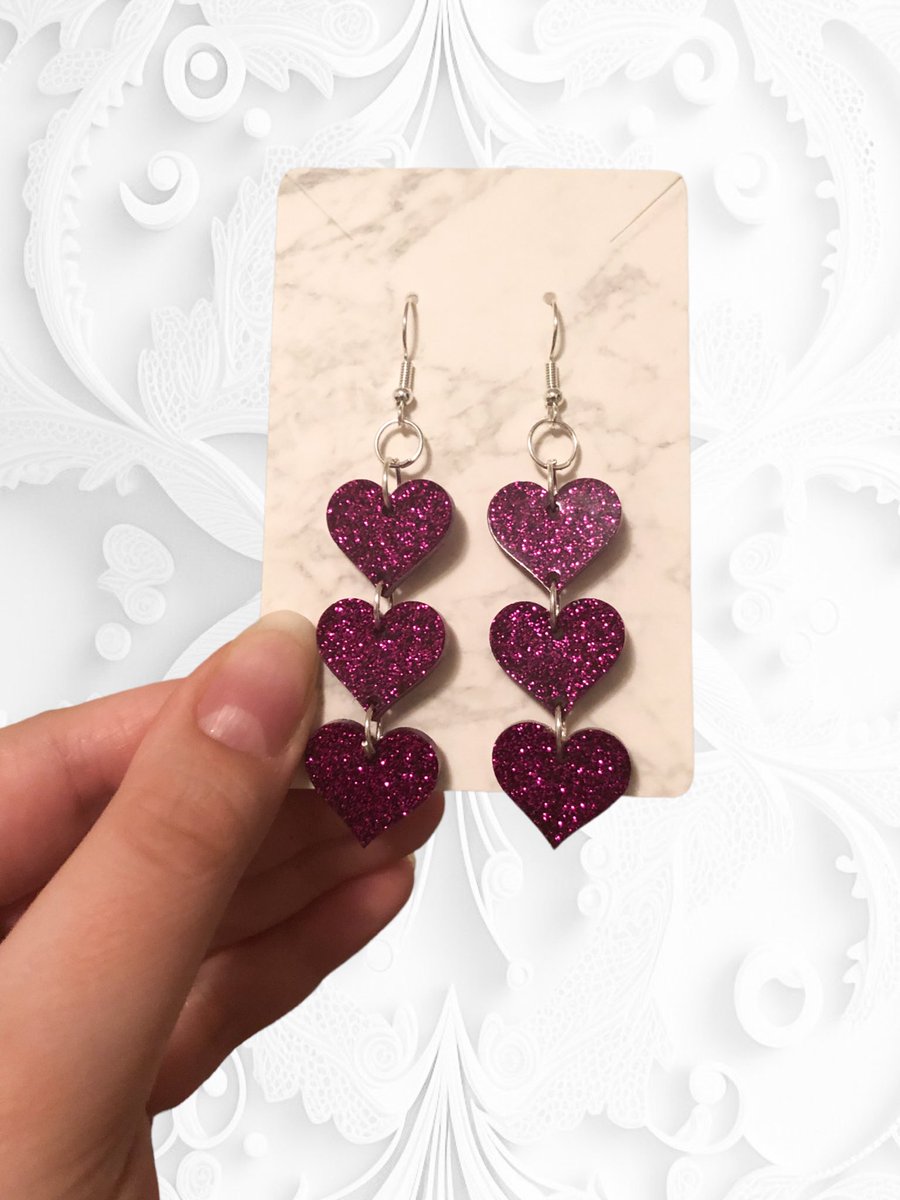 Made a purple pair for my bestie @FictionalEnigma ❤️❤️❤️
#heartjewelry #heartearrings #ValentinesDay