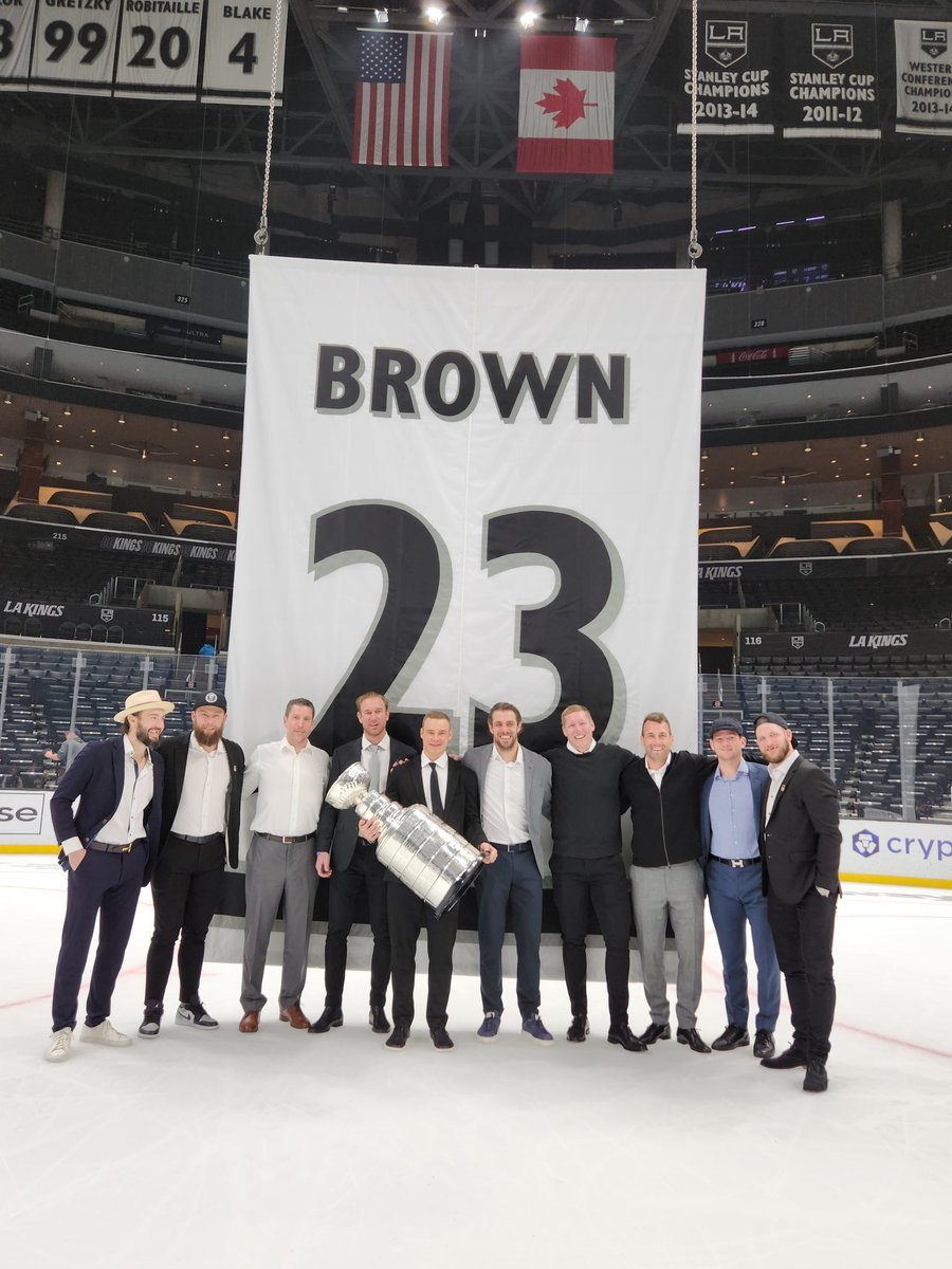 keeperofthecup's tweet photo. Big Night for @DustinBrown23 last night in @LAKings. Jersey retirement, statue unveiling, and a surprise guest #StanleyCup @nhl
@HockeyHallFame https://t.co/QoLmwZOSXO