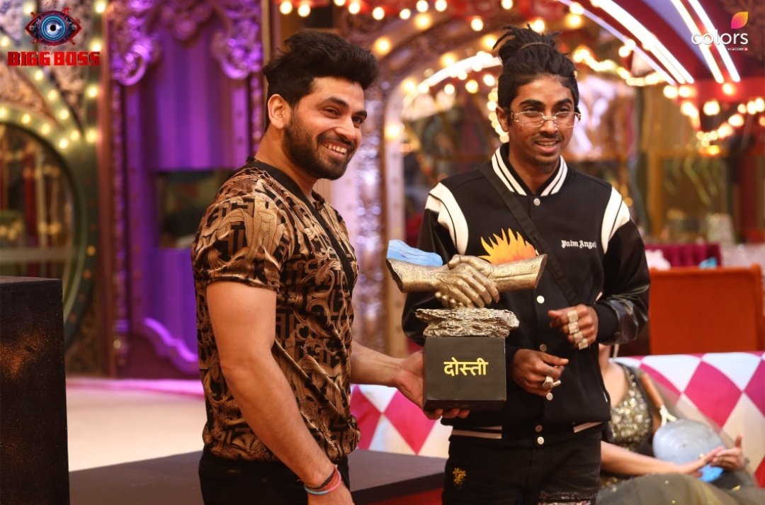 ParvKing's tweet photo. Top 2 #McStan &amp; #ShivThakare 

May the best wins. 

#BiggBoss16 https://t.co/nyZPPDs2TO