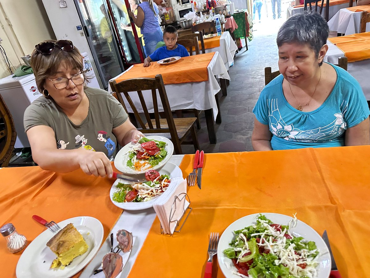 soniacarreras79's tweet photo. Me van a disculpar pero ni La Cabrera, ni O Gaúcho, ni Lo de Osvaldo… nada!
El mejor asado del UNIVERSO está en este modesto pero acogedor restaurant tipo copetín del centro de Asunción. El día que prueben, me van a dar la razón 👌🏽😉
25 de Mayo esq/ Iturbe. https://t.co/g70HFJVKto
