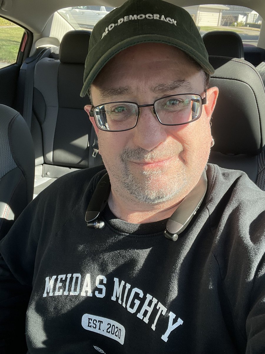 berkeley_dowd's tweet photo. Last week was crazy hectic so today I’m catching up, running errands and listening to @MeidasTouch and @MTLegalAF podcasts from the week. Oh, and I felt like sporting some #MeidasMerch while out and about as well because defending democracy is job #1 for all of us. Ⓜ️Ⓜ️💖💖 https://t.co/YnEWKowfbJ