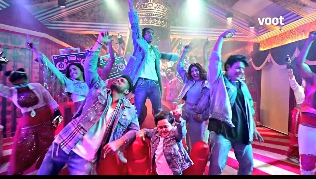 ParvKing's tweet photo. Congratulations guys.... Haq se Trophy mandali me aa rhi hai
Stan and Shiv are top 2👏👏🥳🥳 #NimritKaurAhluwalia #MCStan #ShivThakare #AbduRozik #SumbulTouqeerKhan #HaqSeMandali
#SajidKhan #BB16 #BiggBoss16  #BiggBoss16Finale https://t.co/Kv6xrFA3wr