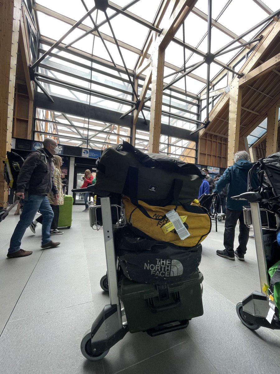 John Howell (@virtualgeol) on Twitter photo Adventures of the luggage - we have gained 2 bags and survived 40c in Buenos Aires. Had dinner with <a href="/gonzaloveiga/">Gonzalo Veiga</a> and made it to Ushuaia with <a href="/UiB_Rotevatn/">Atle Rotevatn</a> Adventures of the luggage - we have gained 2 bags and survived 40c in Buenos Aires. Had dinner with <a href="/gonzaloveiga/">Gonzalo Veiga</a> and made it to Ushuaia with <a href="/UiB_Rotevatn/">Atle Rotevatn</a>