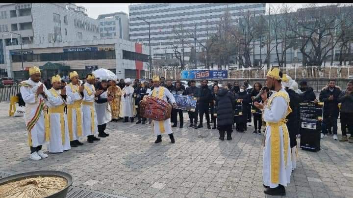 EA_DevCouncil's tweet photo. ✅️ South Korea 🇰🇷: Ethiopians in South Korea rally for #OrthodoxProtest. Global solidarity with #EOTC. በደቡብ ኮሪያ የሚገኙ ኢትዮጵያዊያን ዛሬ የተቃውሞ ሰልፍ አድርገዋል። #OrthodoxUnderAttack https://t.co/6LEoErPk5H