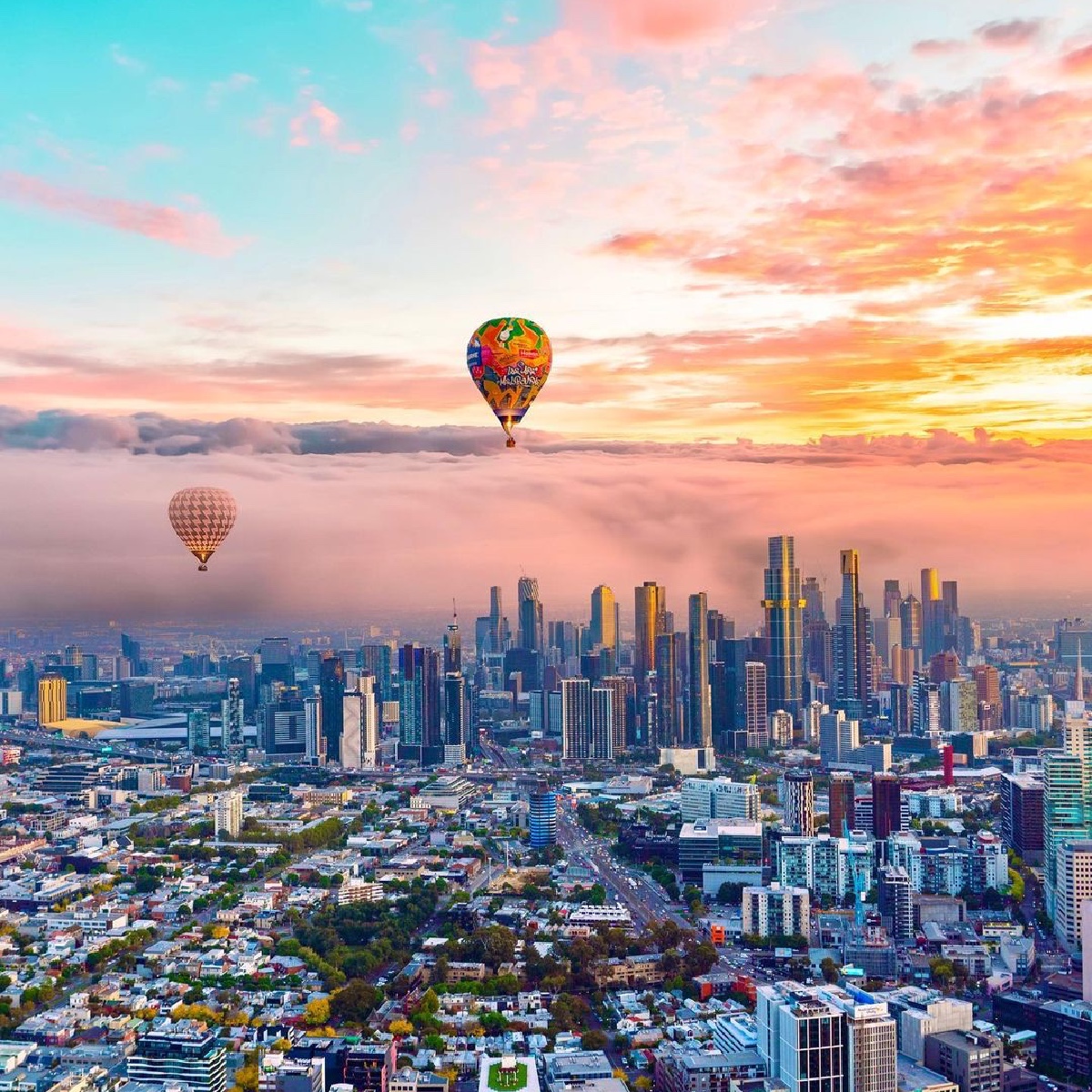 The early bird gets the views in Narrm (@Melbourne) 🌆🤩 Cheers to IG/melbourneiloveyou for sharing this stunning shot of #Victoria's capital city, home to the Boon Wurrung and Woi Wurrung (Wurundjeri) peoples. #seeaustralia #comeandsaygday https://t.co/DLAuPgtAiH