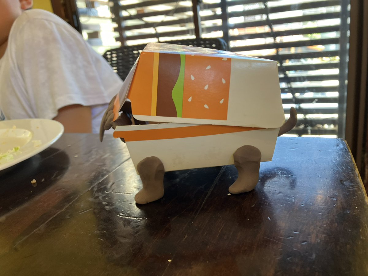 MarceParraS's tweet photo. Cuando mi hijo une su caja de #BigMac con plasticina y logra un MosterMc #McDonalds https://t.co/njgkvnjBl6