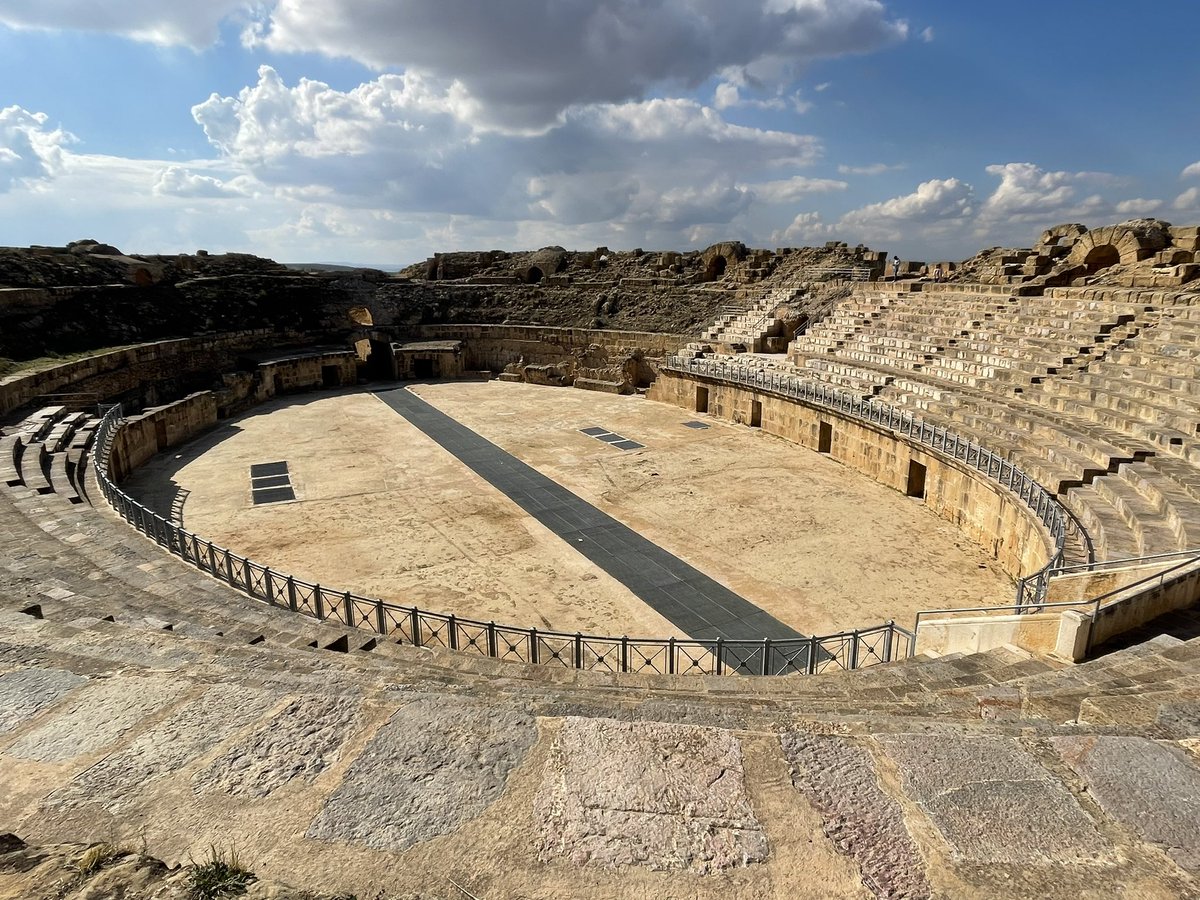 carolemadge's tweet photo. This afternoon in Uthina with its impressive Hadrian-era amphitheatre. https://t.co/Xfn8KJ1tj7